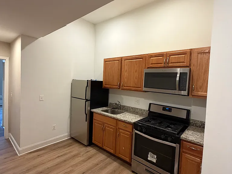 1005 Edmondson Ave #1 — Photo 1