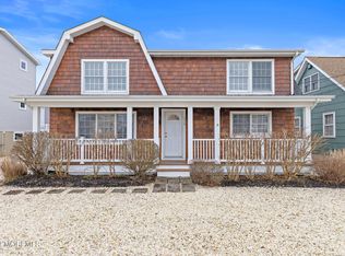 210 W 5th St, Ship Bottom, NJ 08008