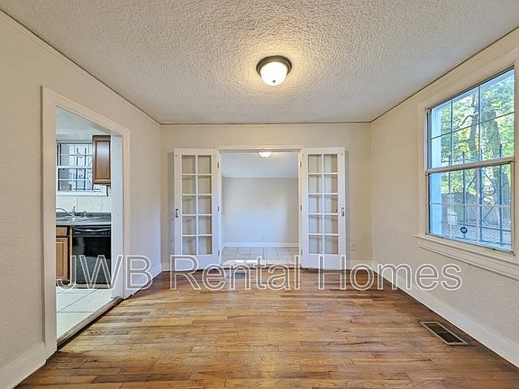 4th image of 418 Sunset Dr
