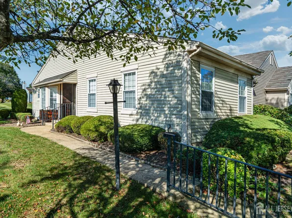 10 Martin Van Buren Dr #B, Monroe Township, NJ 08831
