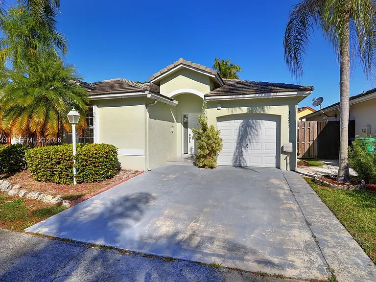 12357 SW 144th Ter — Photo 2