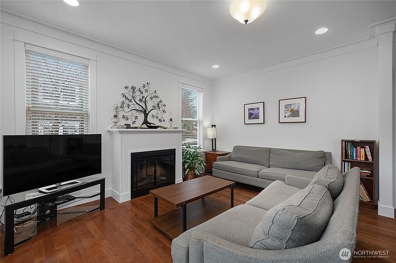 4th image of 267 Compass Street