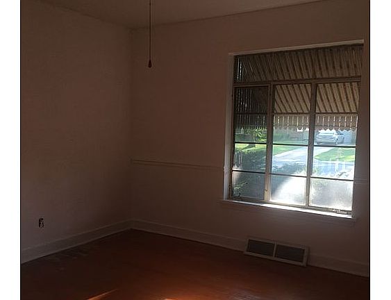 3rd image of 853 Memorial Dr