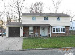 3 Weldon Rd, Commack, NY 11725