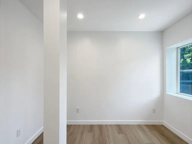 2247 Earl Ave — Photo 8