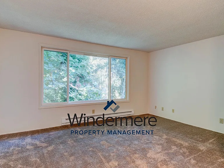 M0646-Prairie Village - 304 N. Main St — Photo 4