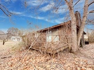 4th image of 601 W 10th St