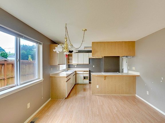 3rd image of 210 99th Ave SE #33