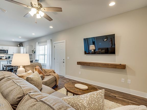3rd image of 154 Marilee Way