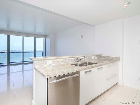 5th image of 601 NE 36th St APT 2511