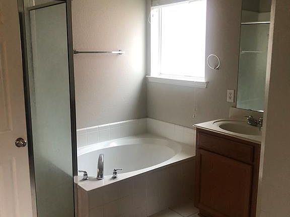 3rd image of 15456 Yarberry Dr