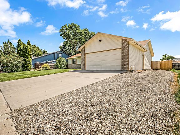 3rd image of 120 Applewood Dr