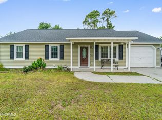 307 Crown Point Rd, Hubert, NC 28539