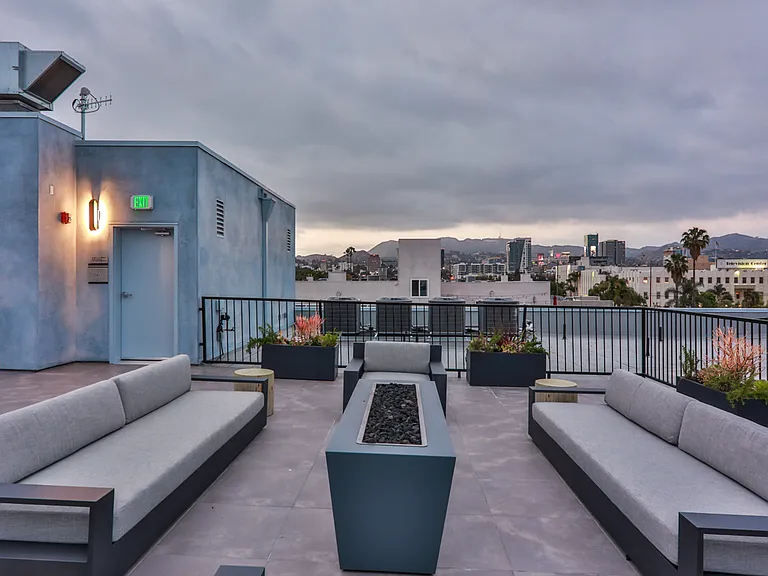 900 N Wilcox Ave #105 — Photo 69