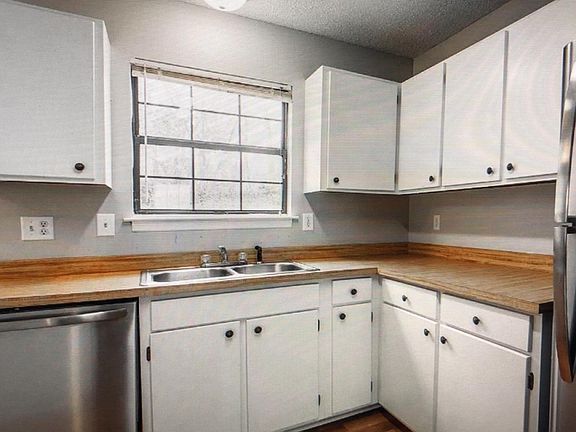 2nd image of 206 Cliftview Dr #A