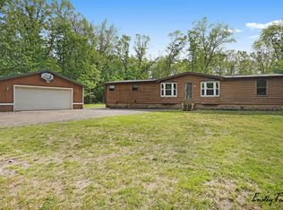 734 N Sycamore St, Howard City, MI 49329