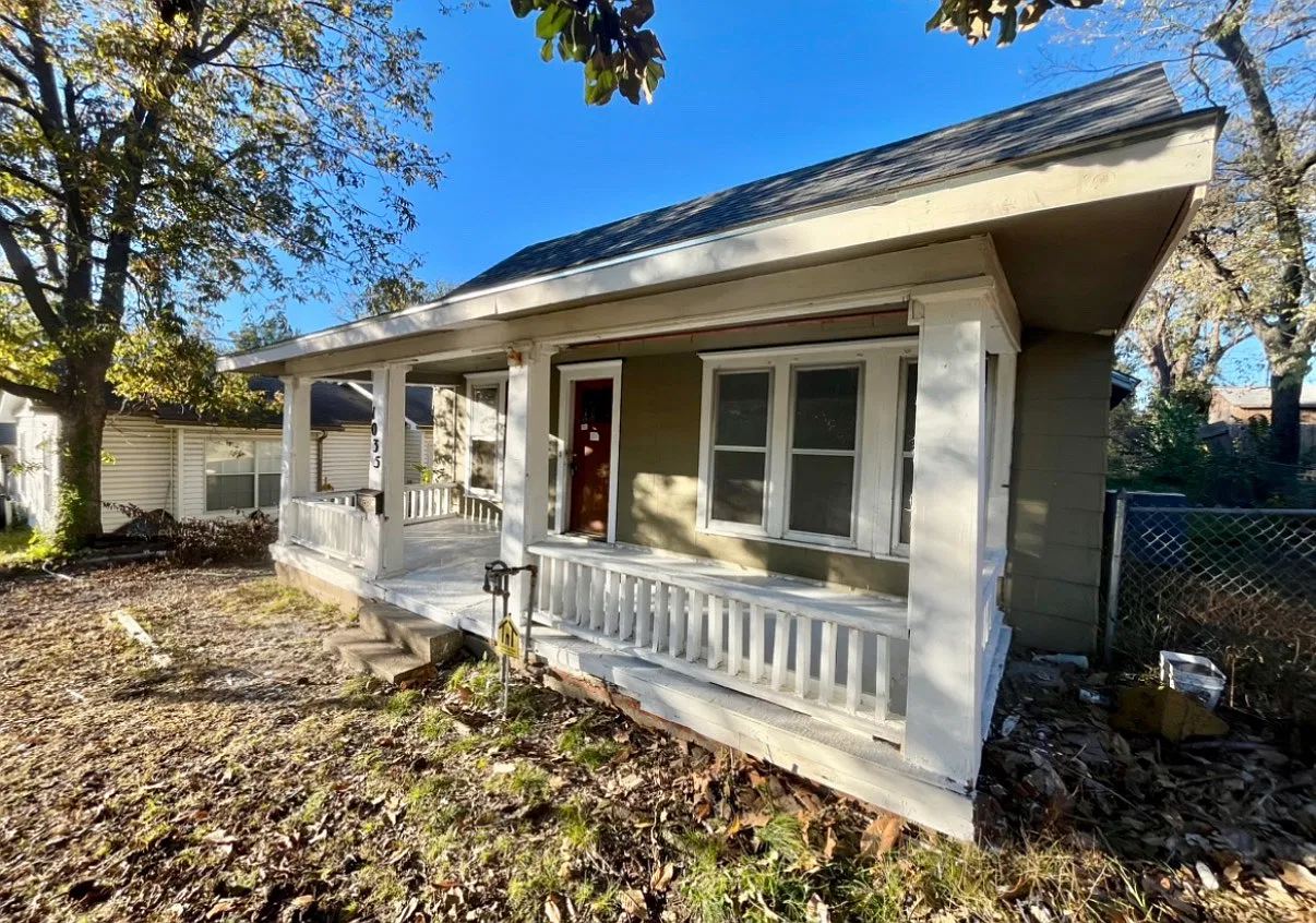 3 bed, 945 sqft, $1,100 — Photo 1