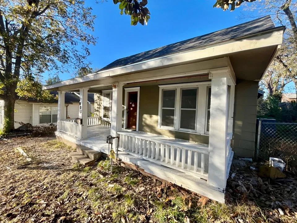 1035 E McKinley Ave