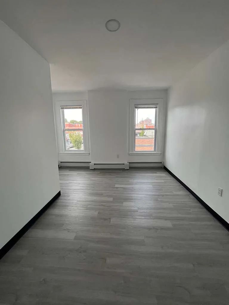 3 bed, $1,900 — Photo 4