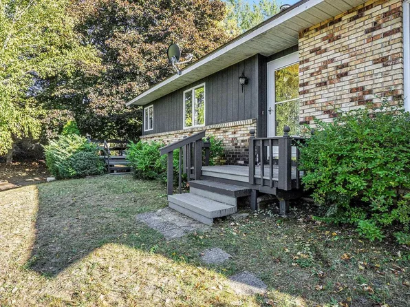 1068 Carlisle Rd, Traverse City, MI 49696