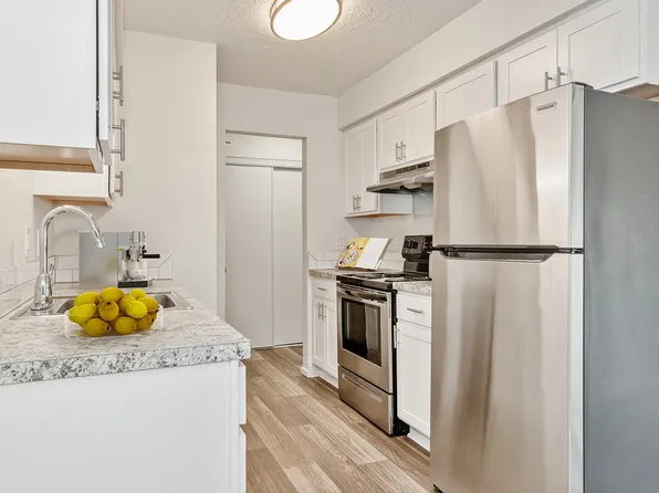 ReNew Murray Hill on Hall, 7850 SW Hall Blvd #1-20, Beaverton, OR 97008