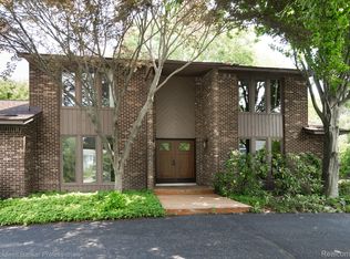 4865 Beacon Hill Dr, Bloomfield Hills, MI 48301