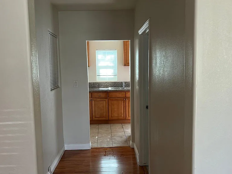 328 W 6th St #A — Photo 7