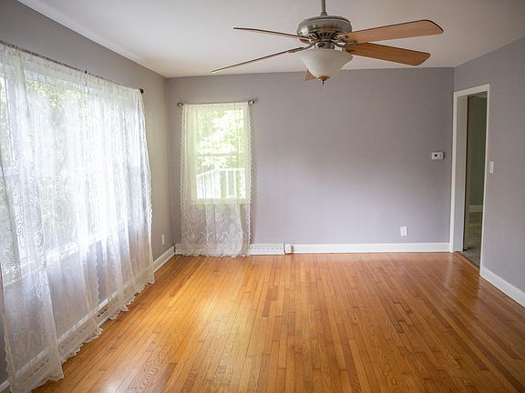 3rd image of 321 Beechwood Dr