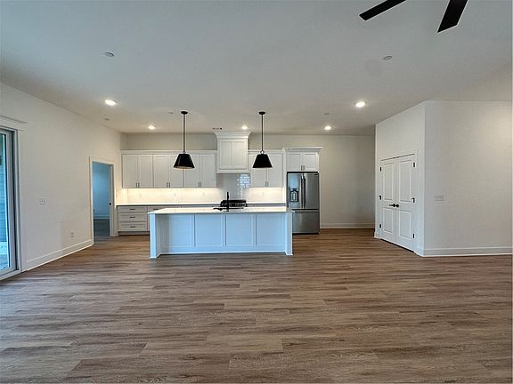 3rd image of 5908 S 41st St