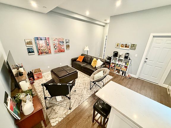 3rd image of 535 E 4th St Floor 1