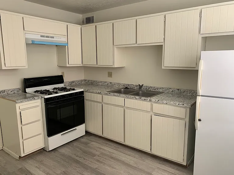 Las Casitas Apartments — Photo 7