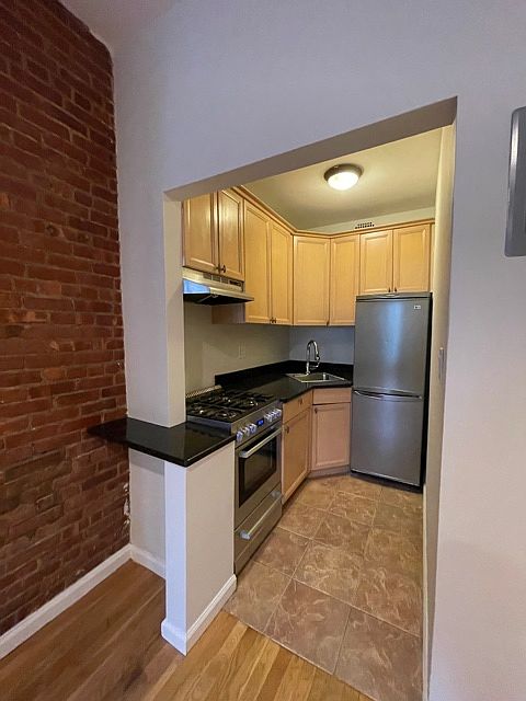 1st image of 322 W 101st St APT 7