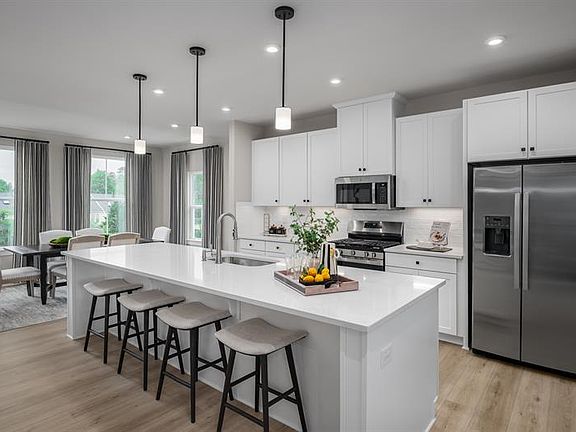 5th image of 8029 Lake Laurel Ln