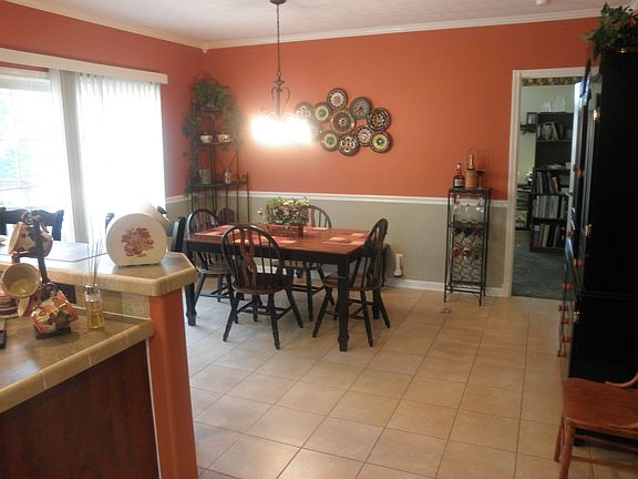 5th image of 105 Hilltop Ln