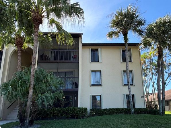 617 Sea Pine Way APT D1