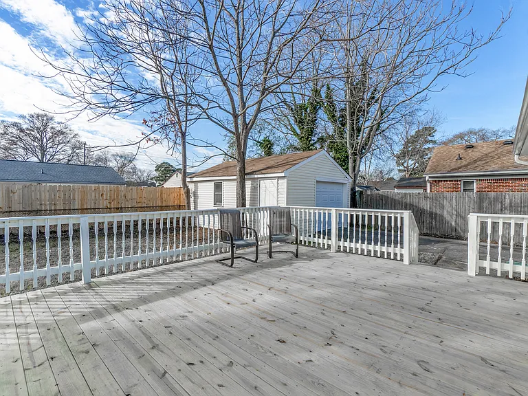 2249 Corbett Ave — Photo 28