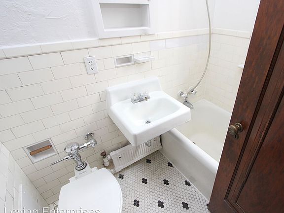 5th image of 580 E Town St APT 106