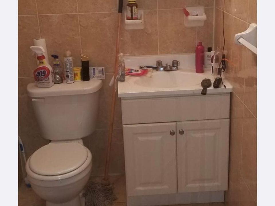 2nd image of 1437 Doris St #1F