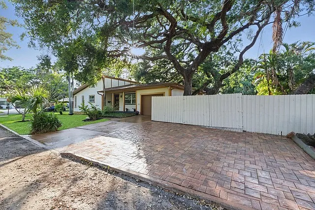 4926 Camellia Way S — Photo 2