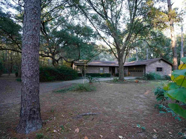 5720 Country Squire Dr, Milton, FL 32570