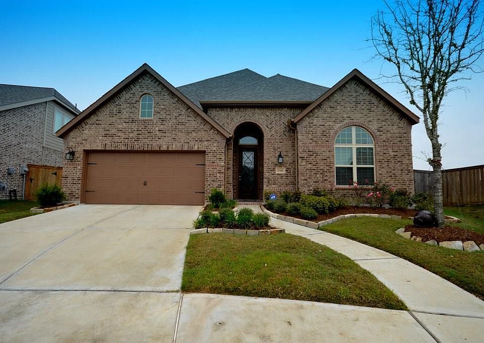 1st image of 23606 Daintree Pl