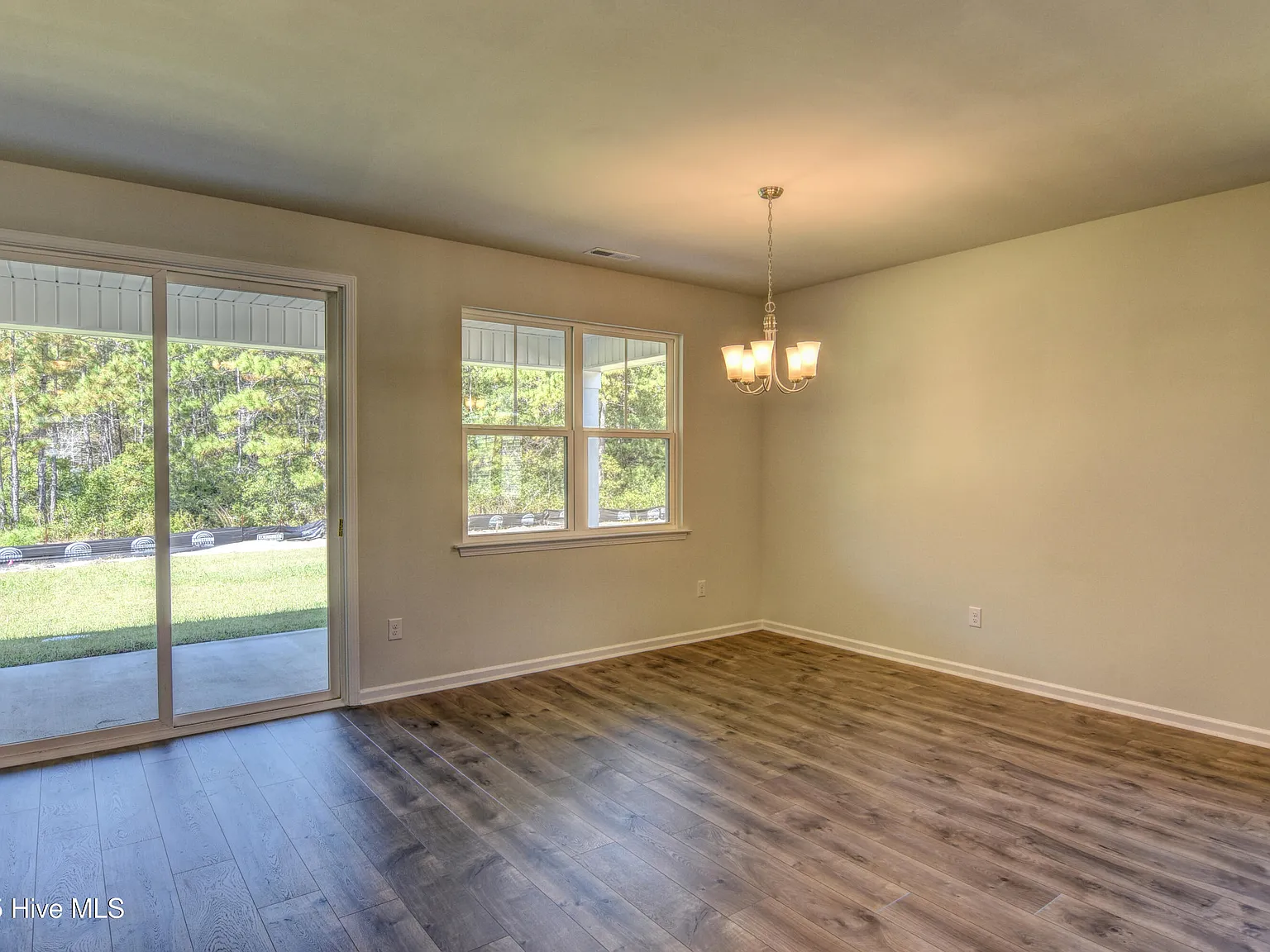 3 bed, 2.0 bath, 1796 sqft, $2,600 — Photo 3