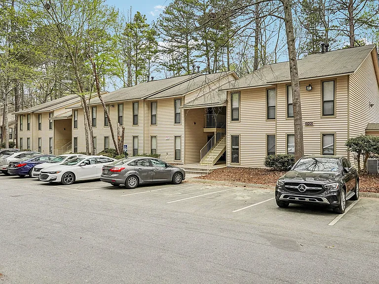 Birch Landing Apartments — Photo 32