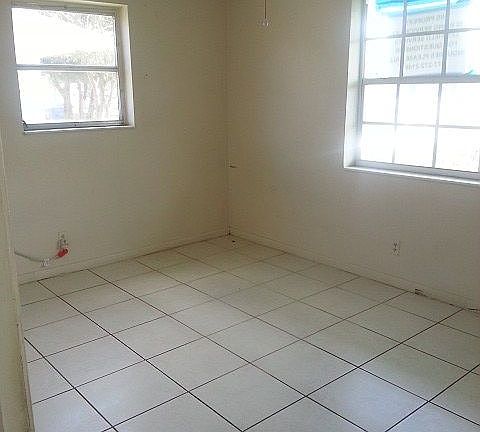 4th image of 6261 SW 21st St