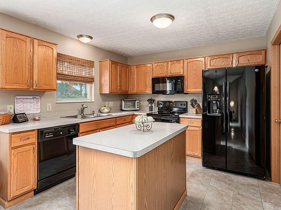3rd image of 1651 Meadowlark Ln