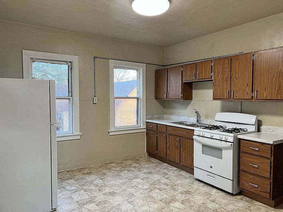 1st image of 2112 W Lincoln Ave
