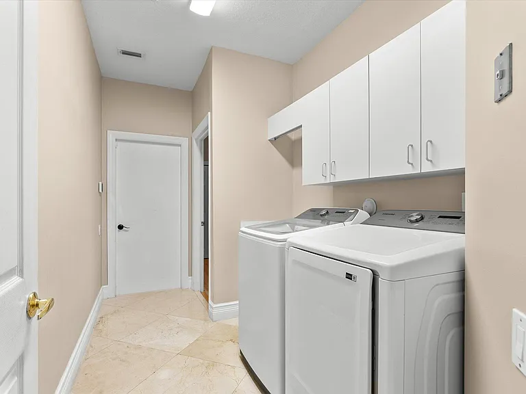 2579 Mayfair Ln — Photo 28
