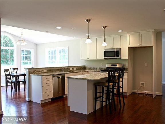 4th image of 108 Barbaro Ct