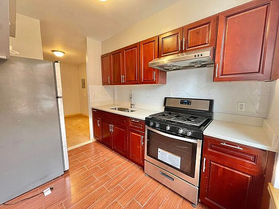 4th image of 40 Bay 37 St #2R