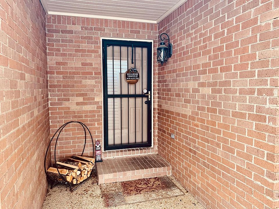 1st image of 2727 Greenbriar Dr APT C
